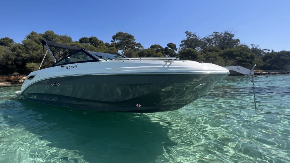 Geniet 3 uur en 45 minuten van de zon op een motorboot in Saint-Raphaël.