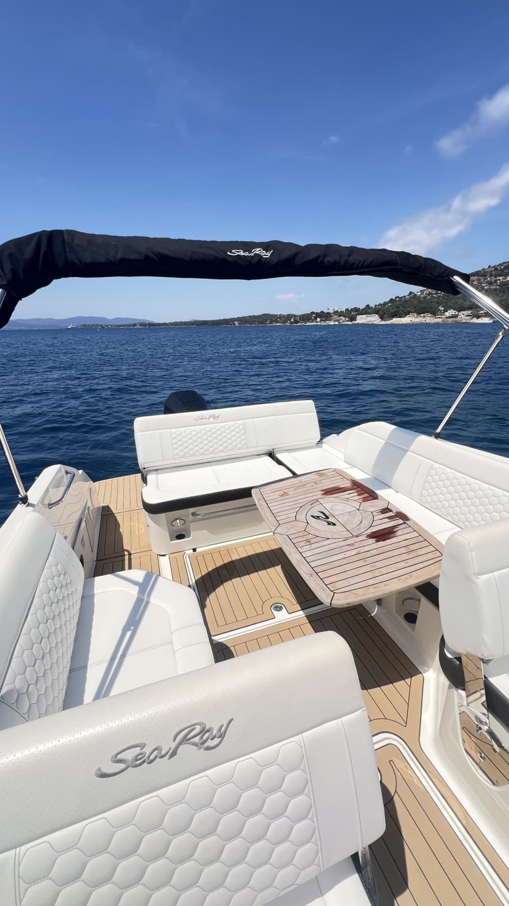 Geniet 3 uur en 45 minuten van de zon op een motorboot in Saint-Raphaël.