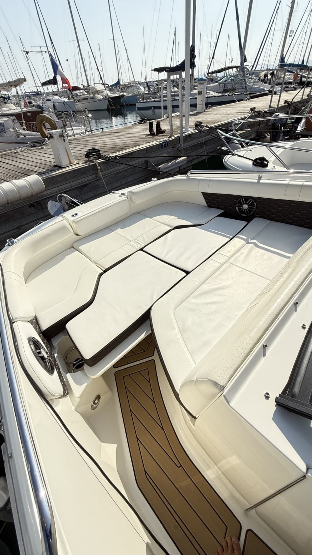 Geniet 3 uur en 45 minuten van de zon op een motorboot in Saint-Raphaël.