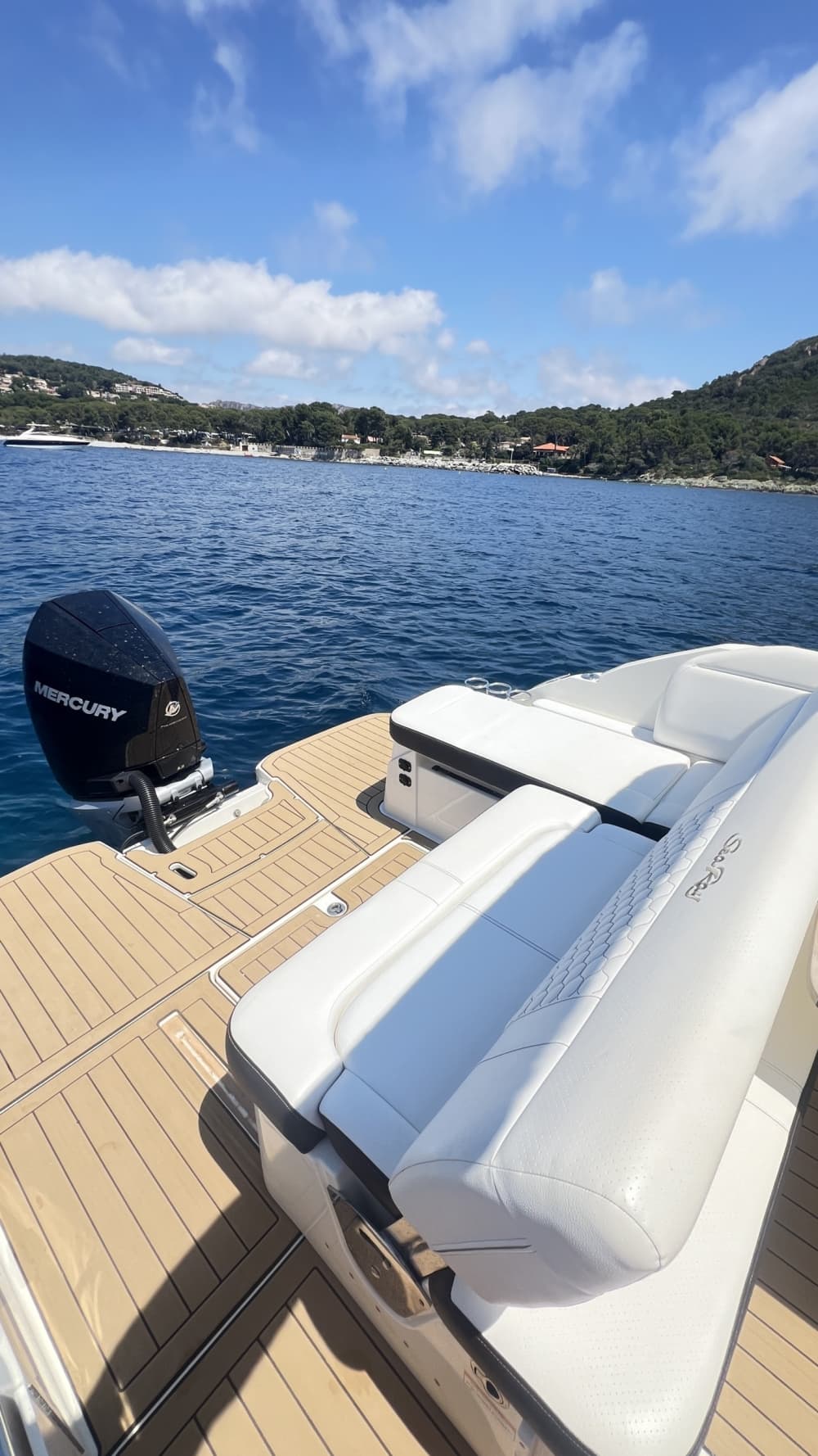 Geniet 3 uur en 45 minuten van de zon op een motorboot in Saint-Raphaël.
