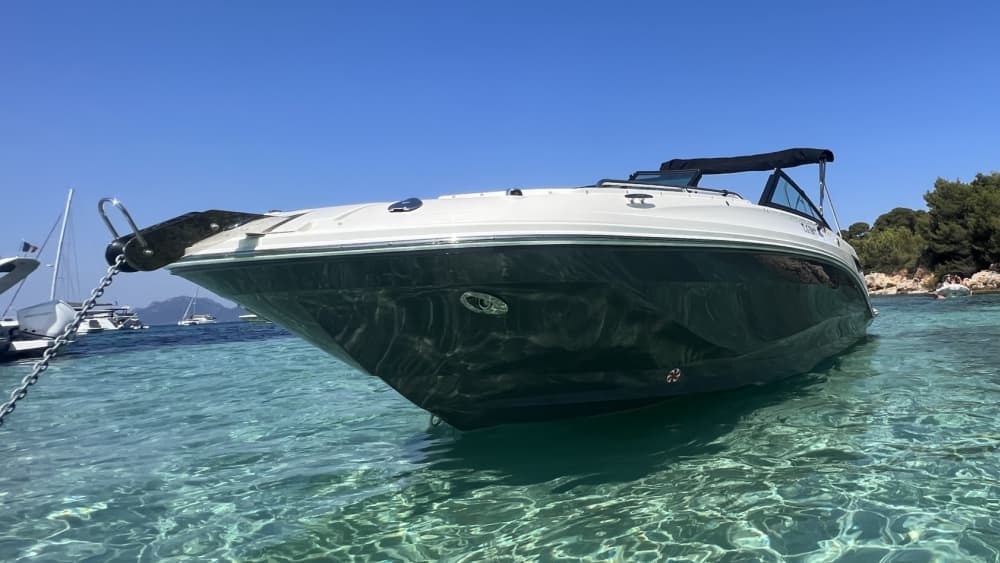 Geniet 3 uur en 45 minuten van de zon op een motorboot in Saint-Raphaël.