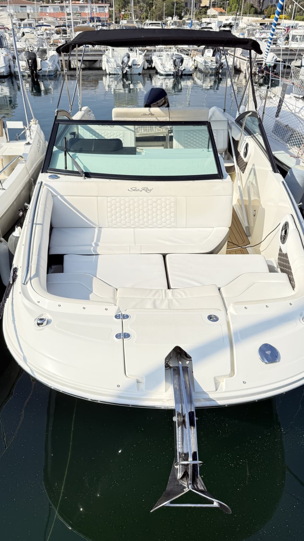 Geniet 3 uur en 45 minuten van de zon op een motorboot in Saint-Raphaël.