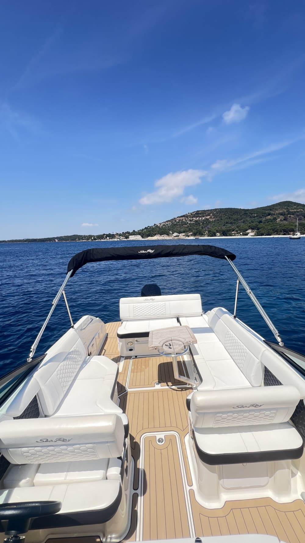 Geniet 3 uur en 45 minuten van de zon op een motorboot in Saint-Raphaël.