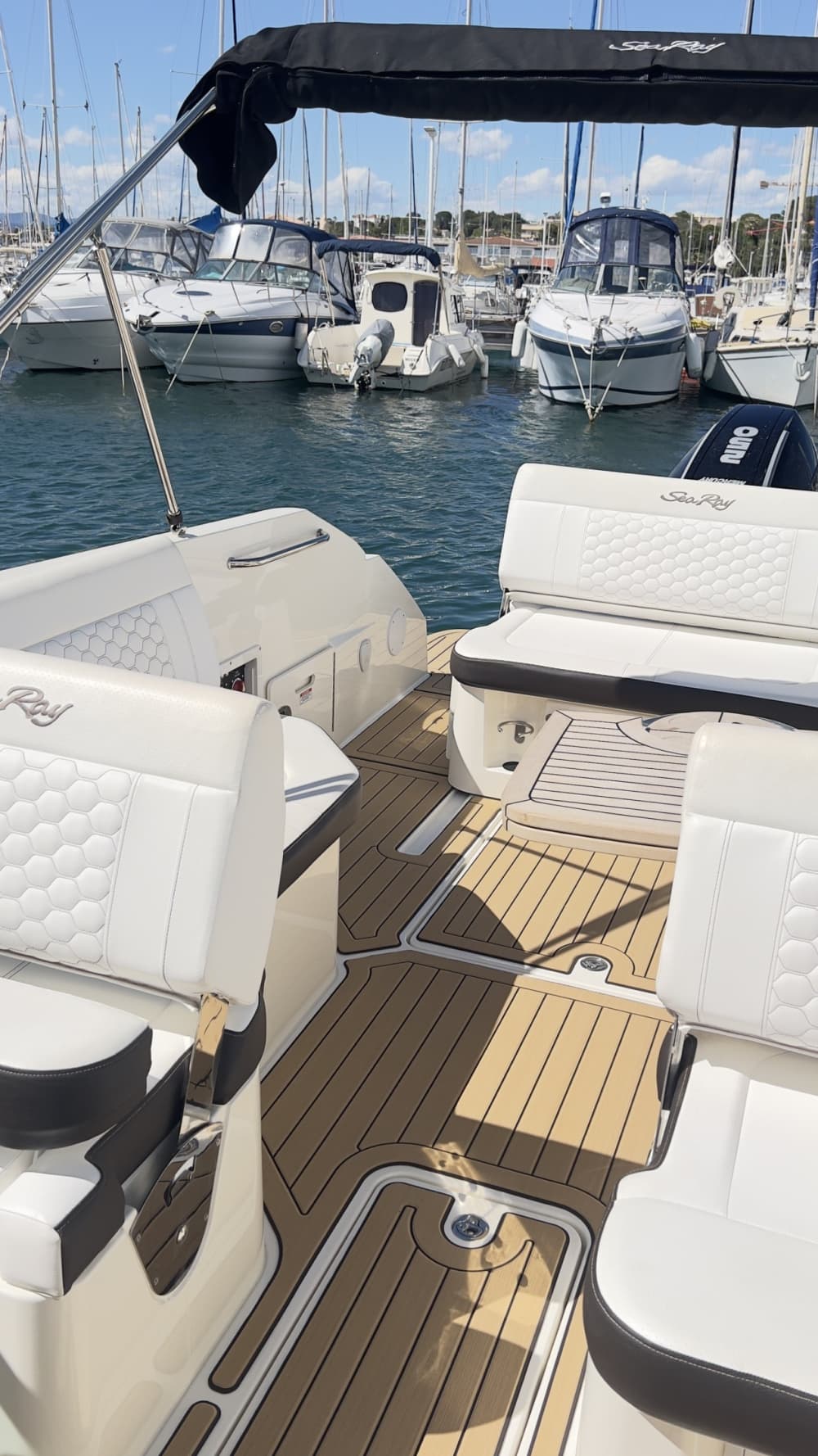 Geniet 3 uur en 45 minuten van de zon op een motorboot in Saint-Raphaël.