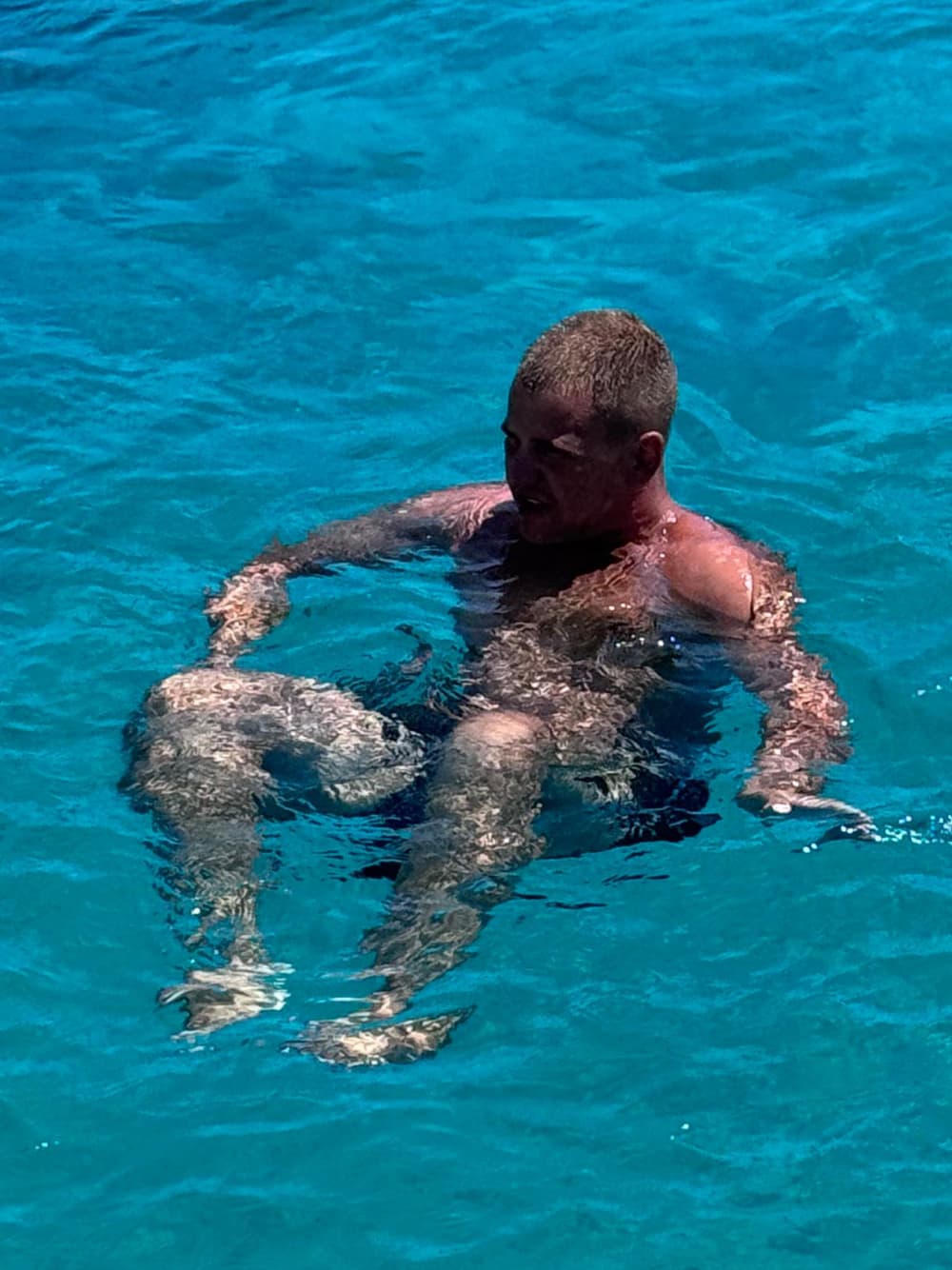 Ολοήμερη περιπέτεια στο Ντούγκι Ότοκ – Ναυάγια, Θαλάσσιες σπηλιές και μαγεία νησιού