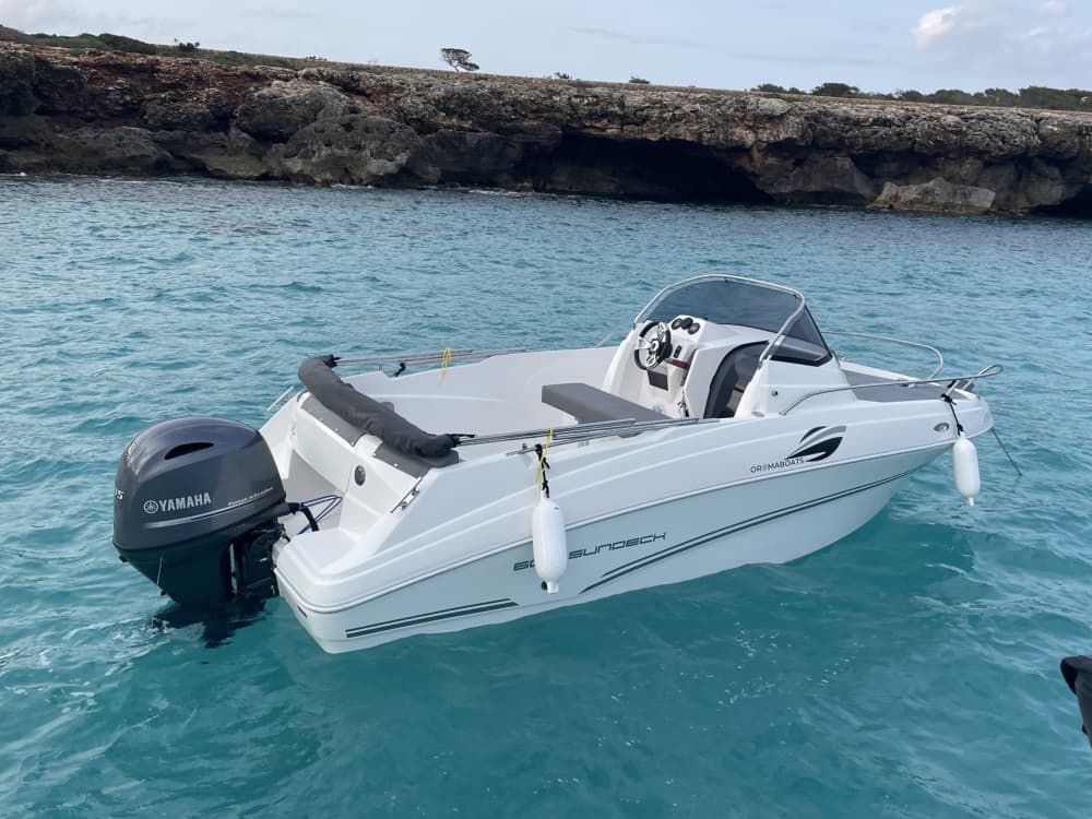 8 ore di sole e acque turchesi intorno alla Ciutadella di Minorca