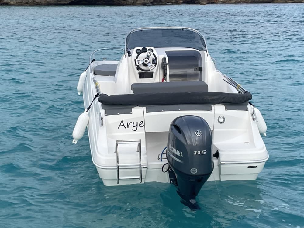 8 ore di sole e acque turchesi intorno alla Ciutadella di Minorca