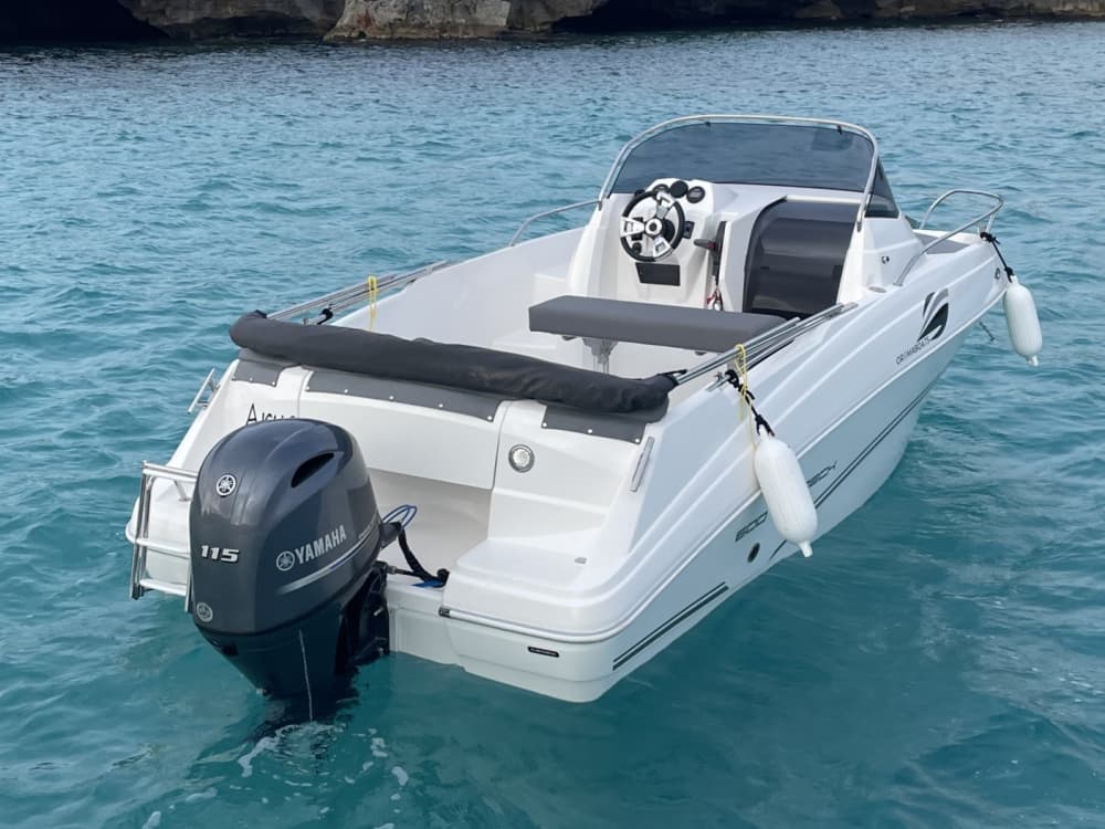 8 ore di sole e acque turchesi intorno alla Ciutadella di Minorca