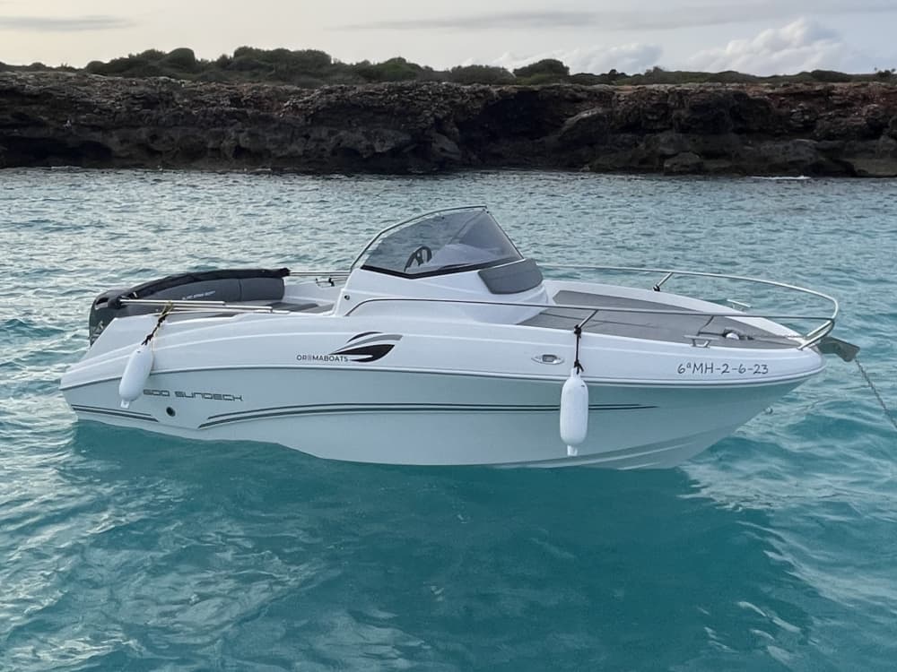 8 ore di sole e acque turchesi intorno alla Ciutadella di Minorca