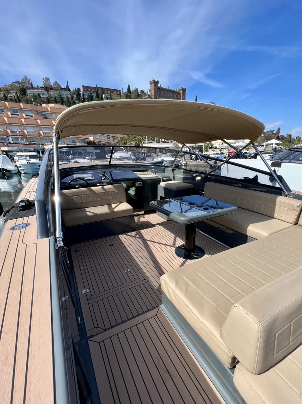 Fuga excepcional para Saint-Tropez – Cruzeiro VanDutch 40 com escala em Pampelonne