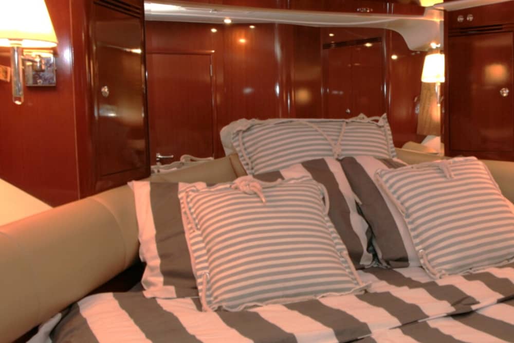 Luxe op zee: ontdek Novigrad aan boord van een luxe motorjacht.