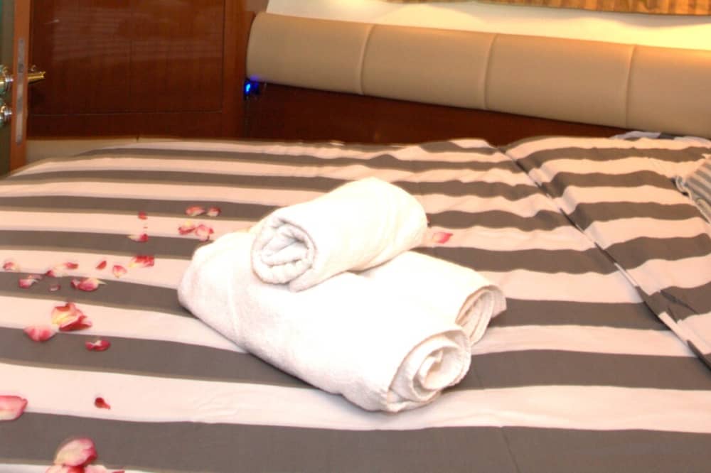 Luxe op zee: ontdek Novigrad aan boord van een luxe motorjacht.