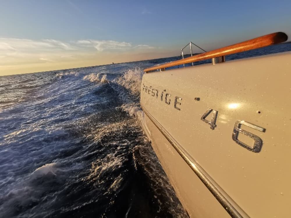 Luxe op zee: ontdek Novigrad aan boord van een luxe motorjacht.