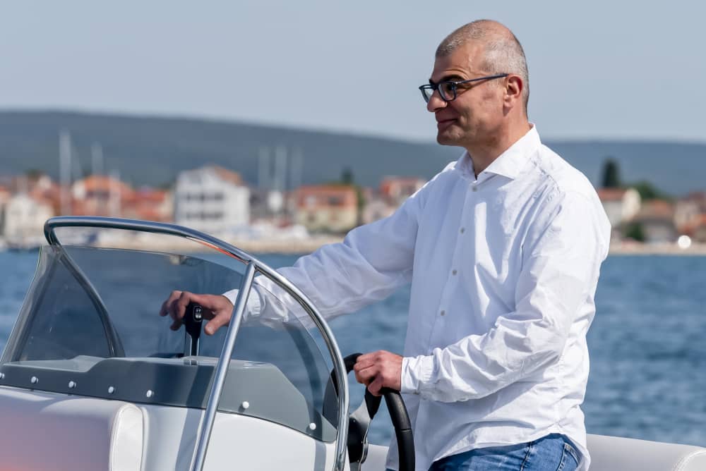 Tu día en Sukošan: Alquila una lancha motora para un día completo de descubrimiento.