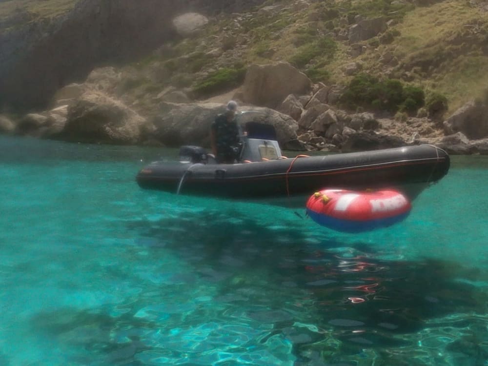 Entspannen Sie sich 4 Stunden lang auf einem Motorboot in Pollença.