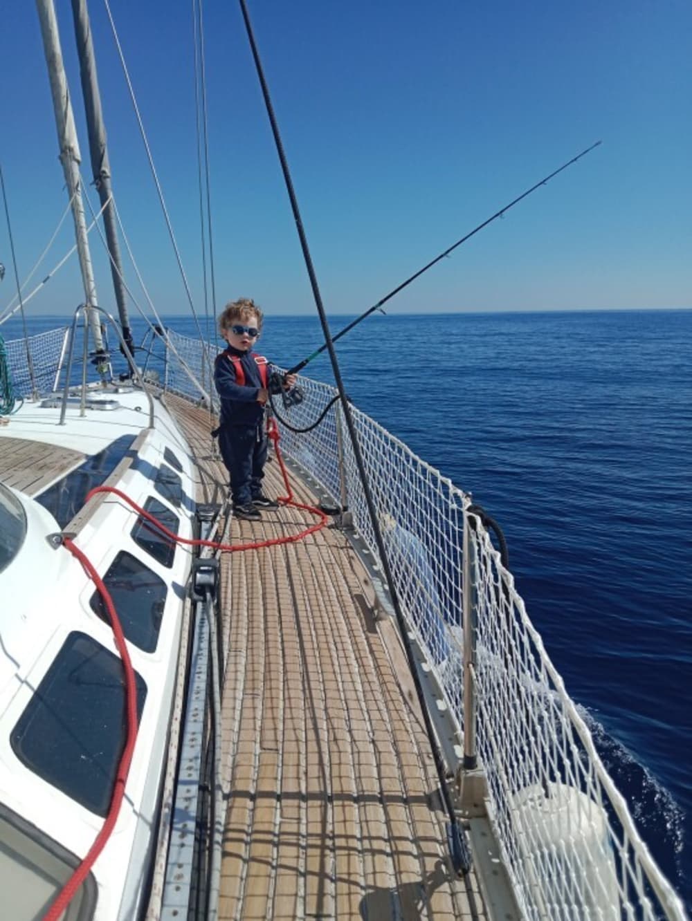 Hyères'i tam günlük bir yelkenli turuyla keşfedin.