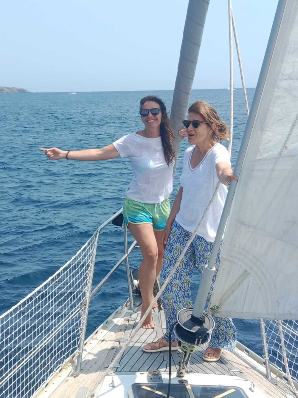 Hyères'i tam günlük bir yelkenli turuyla keşfedin.