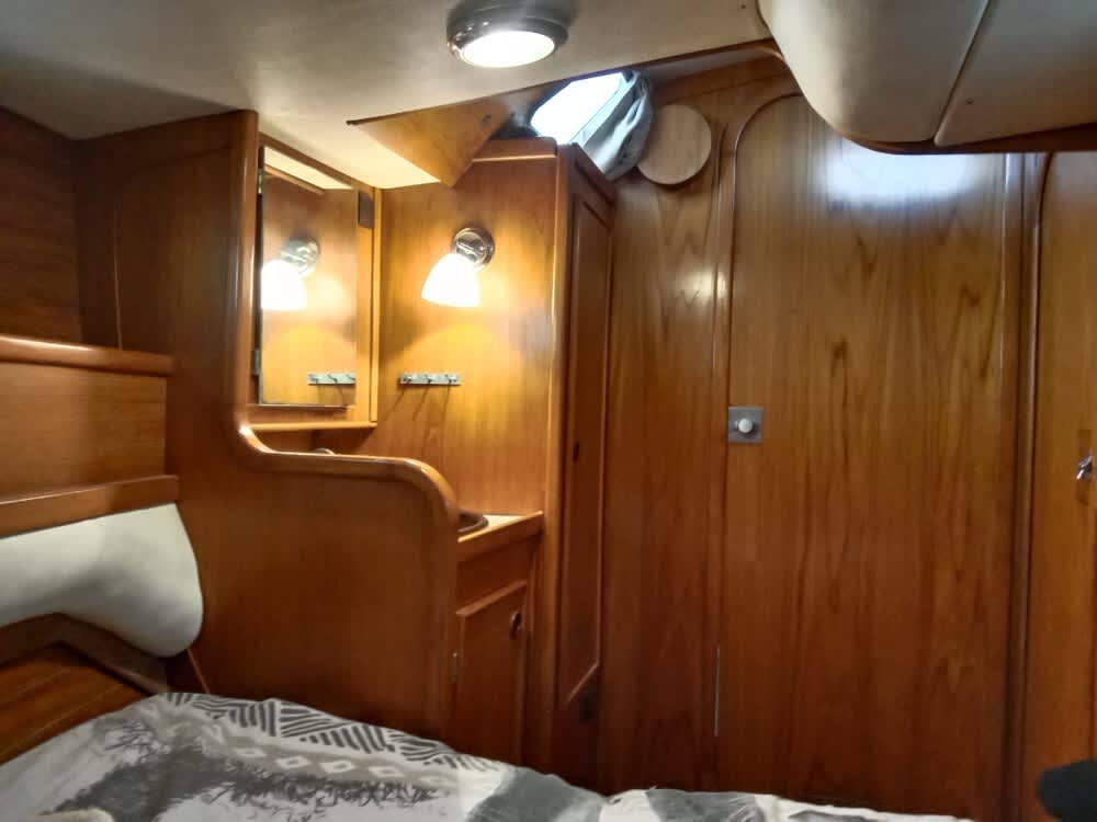 Discover Hyères on a full-day sailboat trip