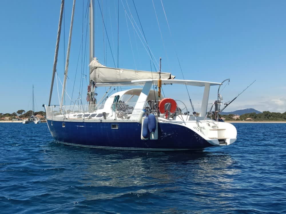 Discover Hyères on a full-day sailboat trip