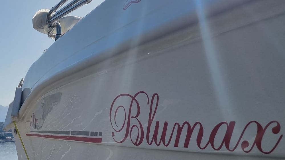 Explorez les baies cachées de Vir en bateau à moteur