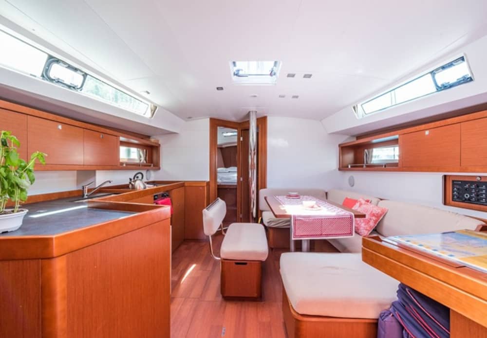 Scopri Canet-en-Roussillon con un'escursione in barca a vela di un'intera giornata.