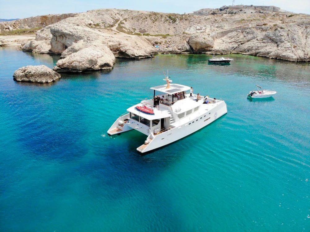 Croisière en catamaran inoubliable au coucher du soleil autour de Marseille