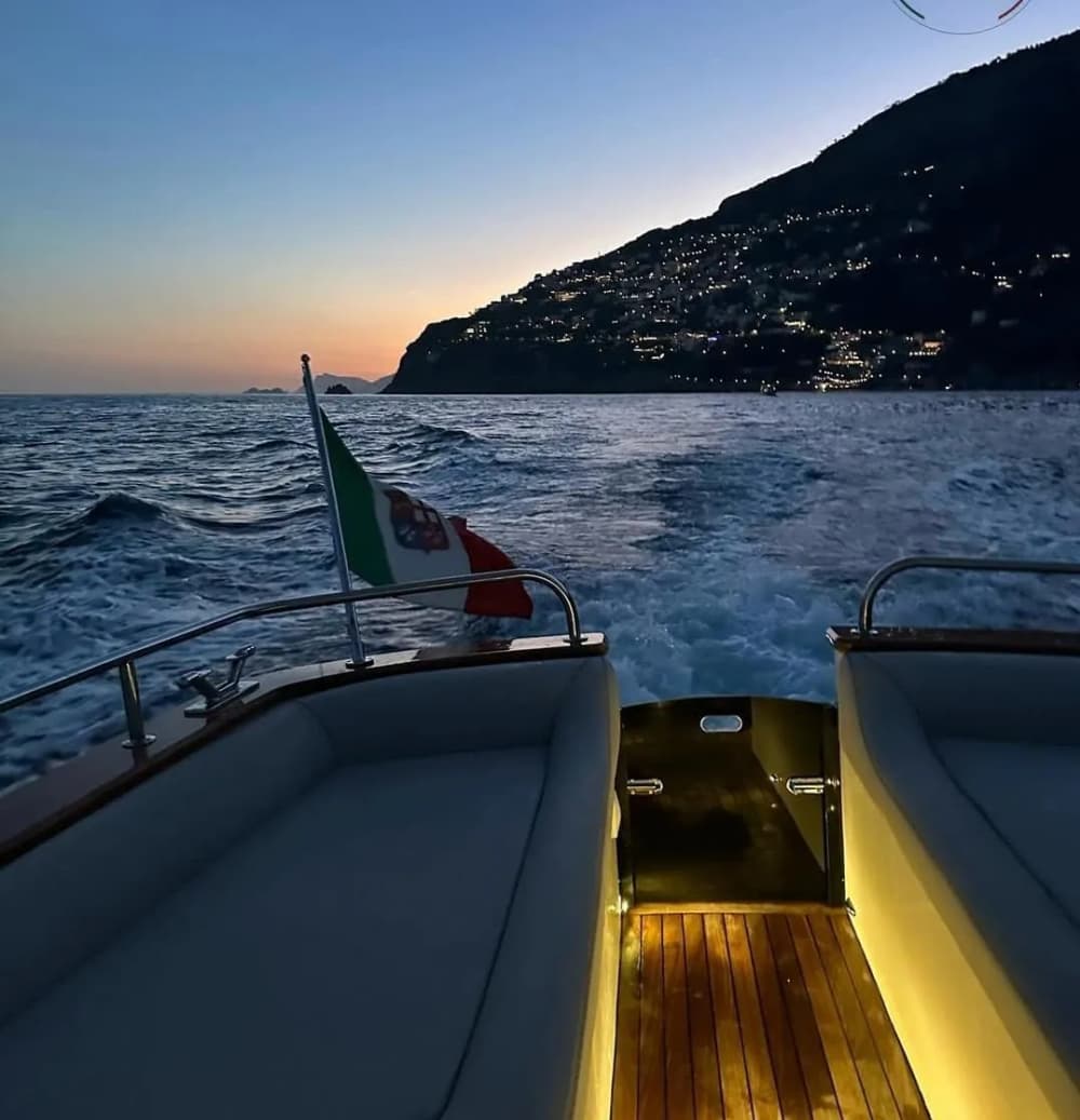 Heiratsantrag bei Sonnenuntergang in Amalfi: Eine romantische Kreuzfahrt ab Maiori