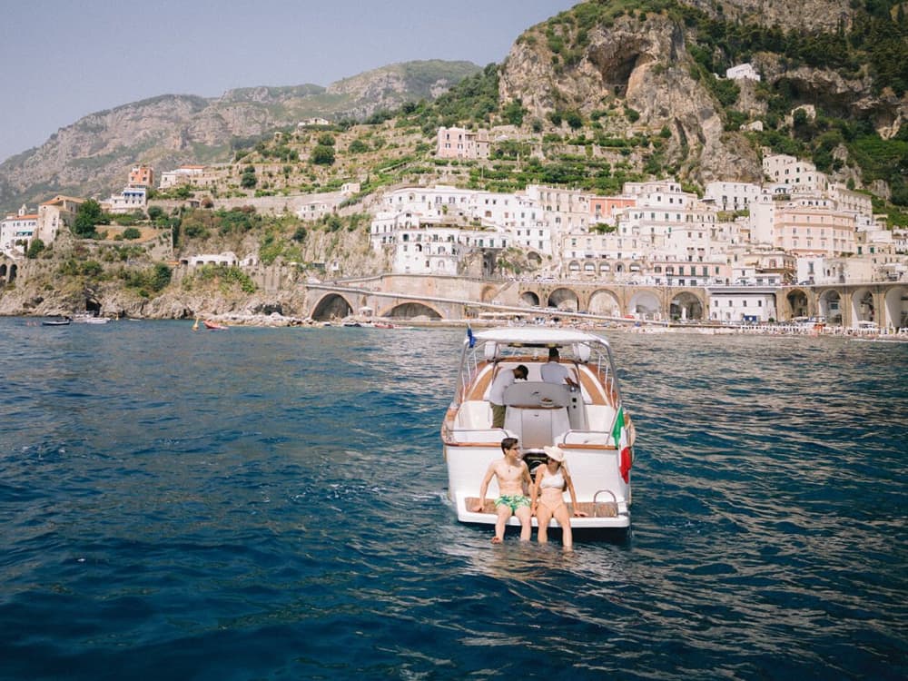 Heiratsantrag bei Sonnenuntergang in Amalfi: Eine romantische Kreuzfahrt ab Maiori