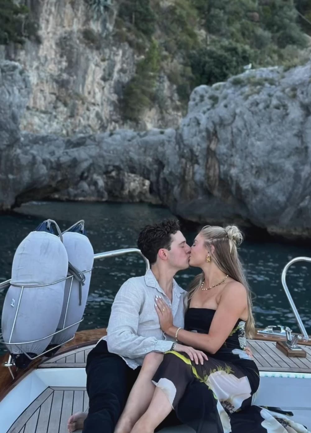 Proposta di matrimonio al tramonto ad Amalfi: una crociera romantica da ricordare