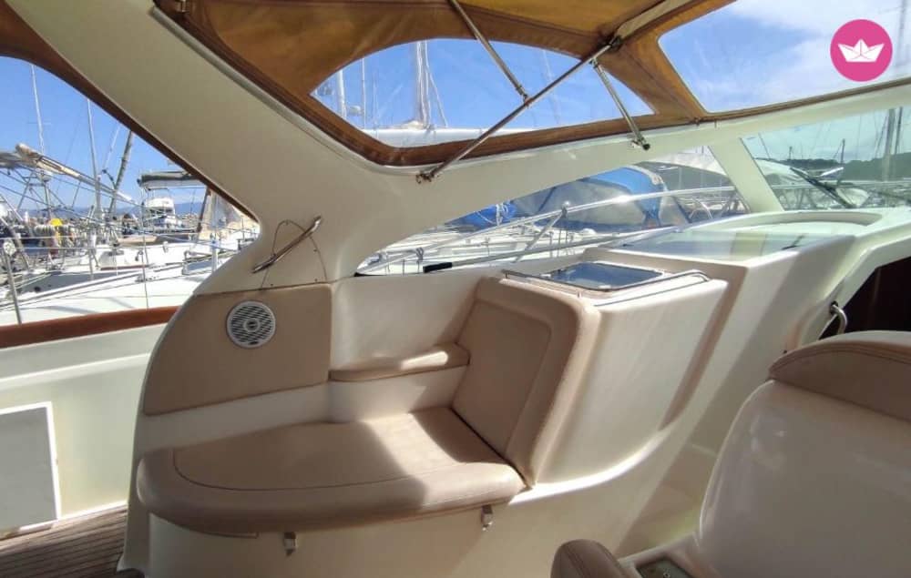 Olas suaves y rayos de sol: Tu experiencia privada al amanecer