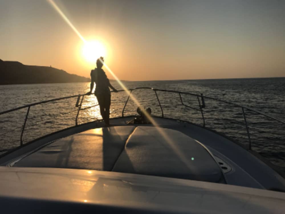 Nadar y descubrir: paseo privado en barco por la Costa Blanca Sur