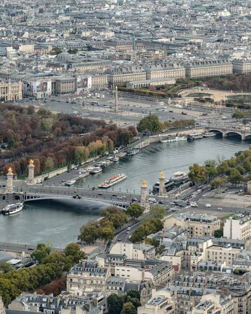 Explorez Paris en une demi-journée : louez un bateau à moteur pour 4 h