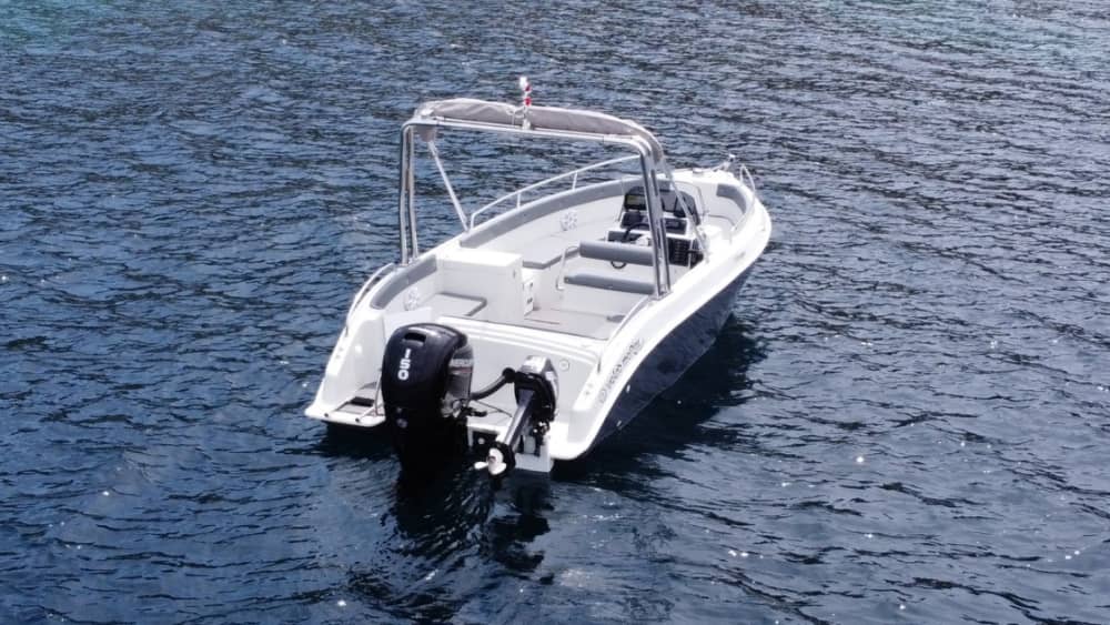 Privat båttur runt Aten på en motorbåt