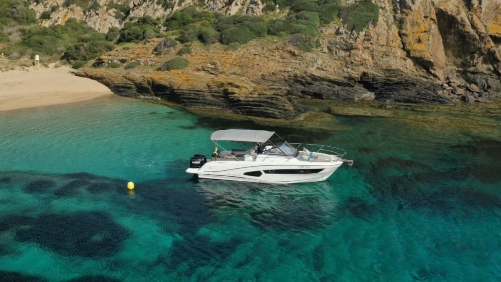 Ervaar Menorca – snelheid, comfort en kristalhelder water.
