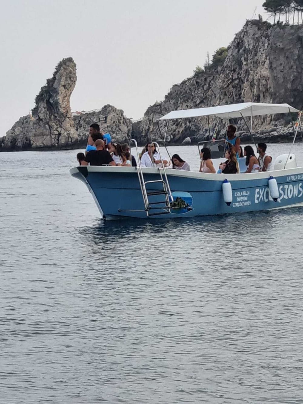 Una giornata a Taormina su un motoscafo.