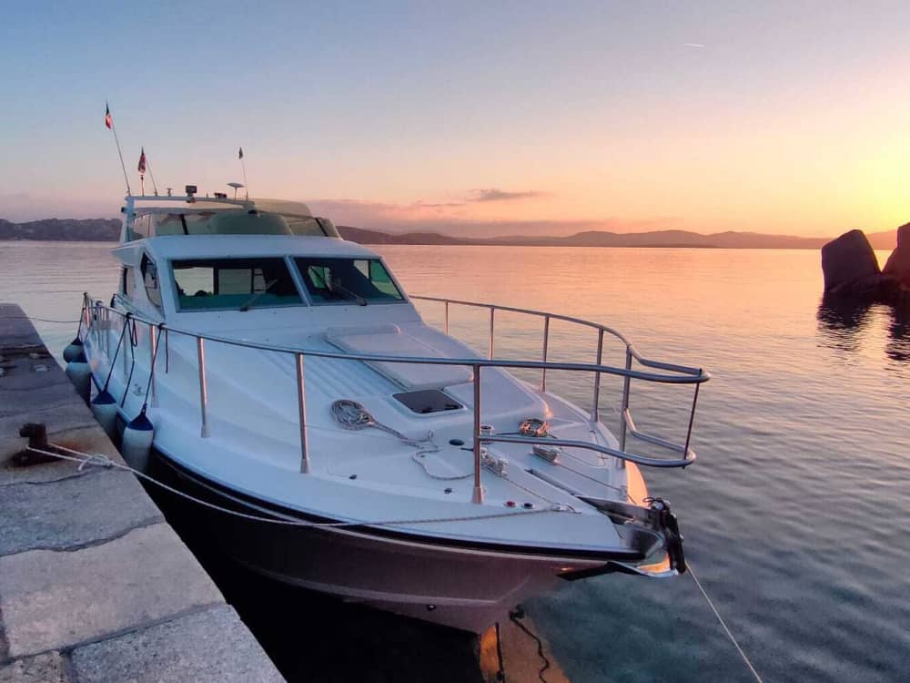 La Maddalena çevresinde yarım günlük büyülü bir turla gerçek İtalyan deneyimini yaşayın.