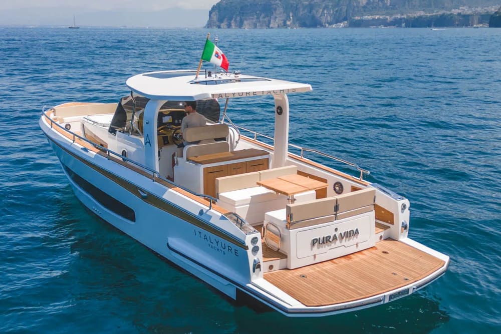 Tour dell'isola di Capri: scogliere, calette e fascino