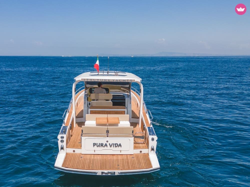 Tour dell'isola di Capri: scogliere, calette e fascino