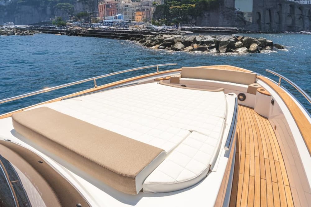 Tour dell'isola di Capri: scogliere, calette e fascino