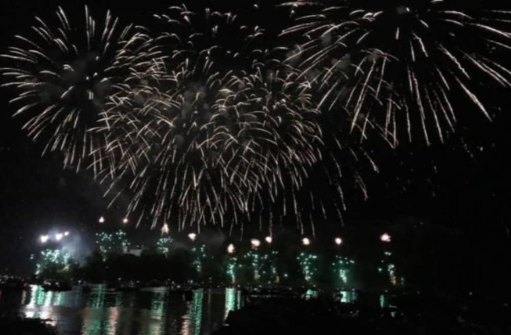 Panorama & Prosecco on Lake Como in a 4-Hour Tour