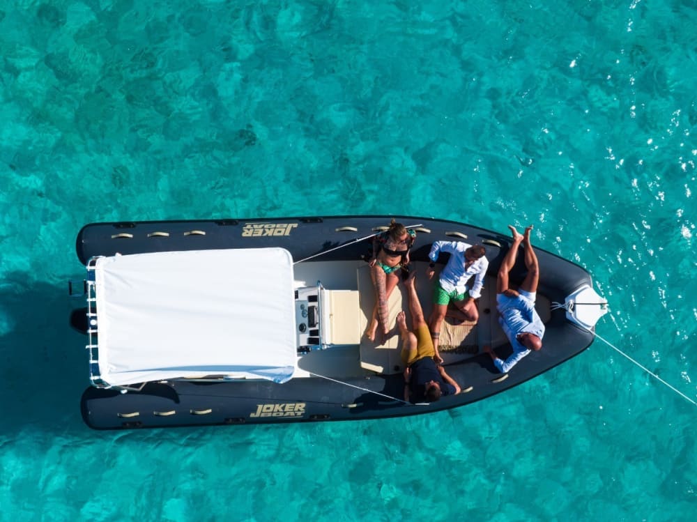Discover the Maddalena Archipelago: rent a dinghy with a skipper for a full day exploring the magical coves of northeastern Sardinia.