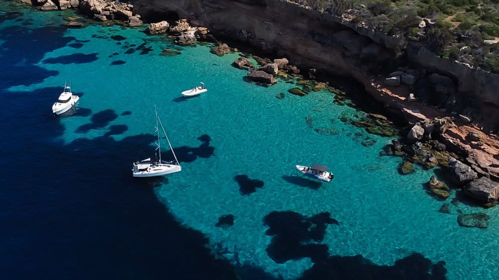 Easy Ibiza getaway: A 2h30 boat trip on a motorboat