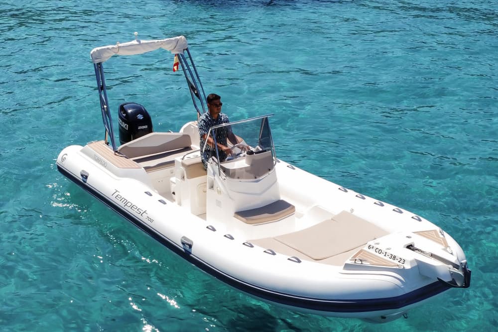Easy Ibiza getaway: A 2h30 boat trip on a motorboat