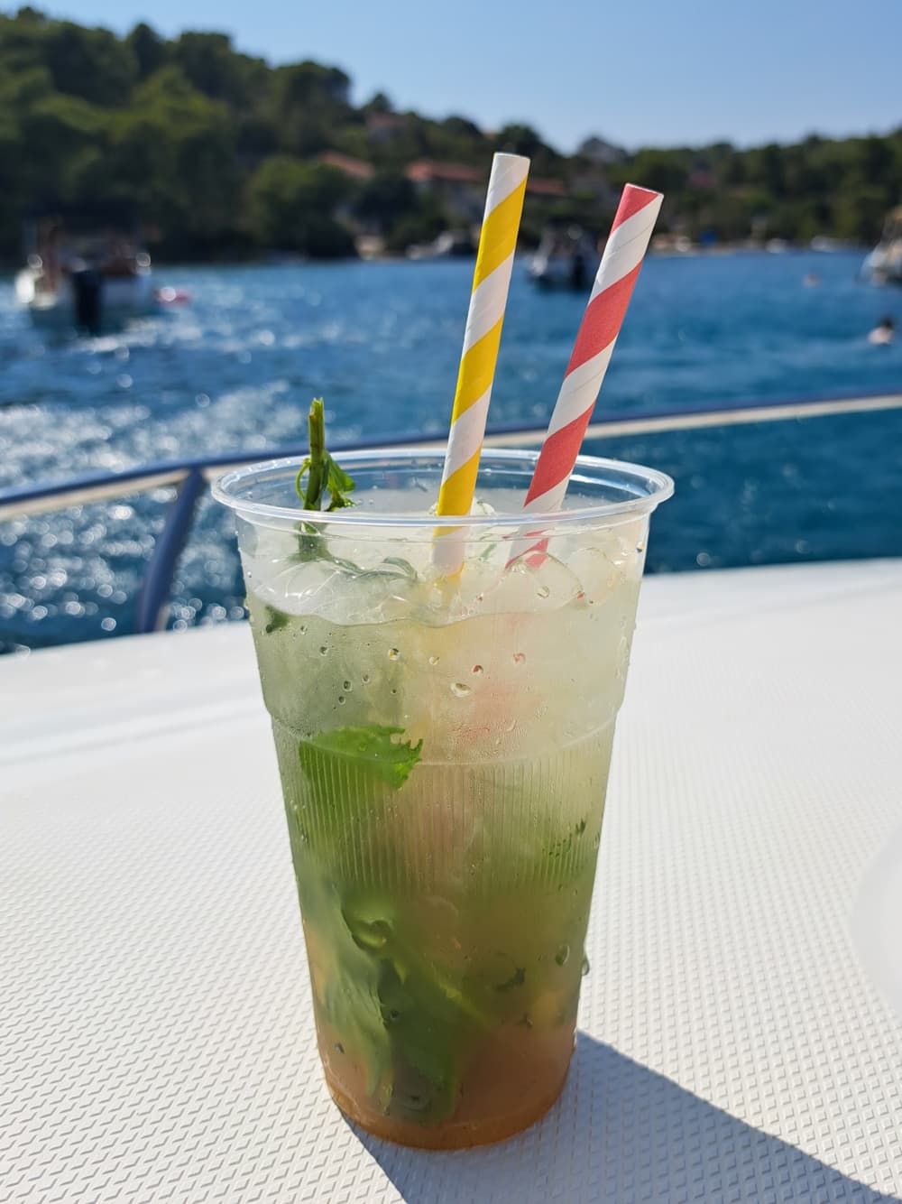 Demi-journée (5h) pour explorer Split, Trogir, le Lagon Bleu et l'île de Solta