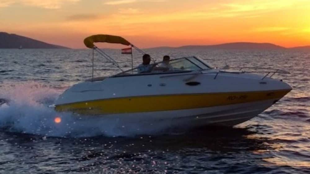 Demi-journée (5h) pour explorer Split, Trogir, le Lagon Bleu et l'île de Solta