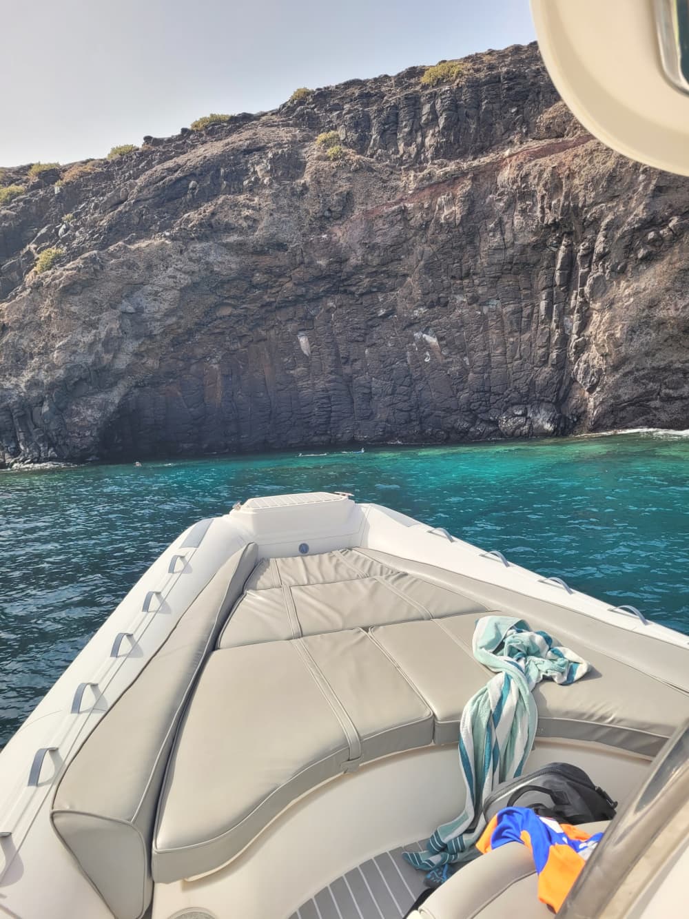 Explora Playa Blanca en medio día: Alquila una lancha motora durante 3 horas y 30 minutos.