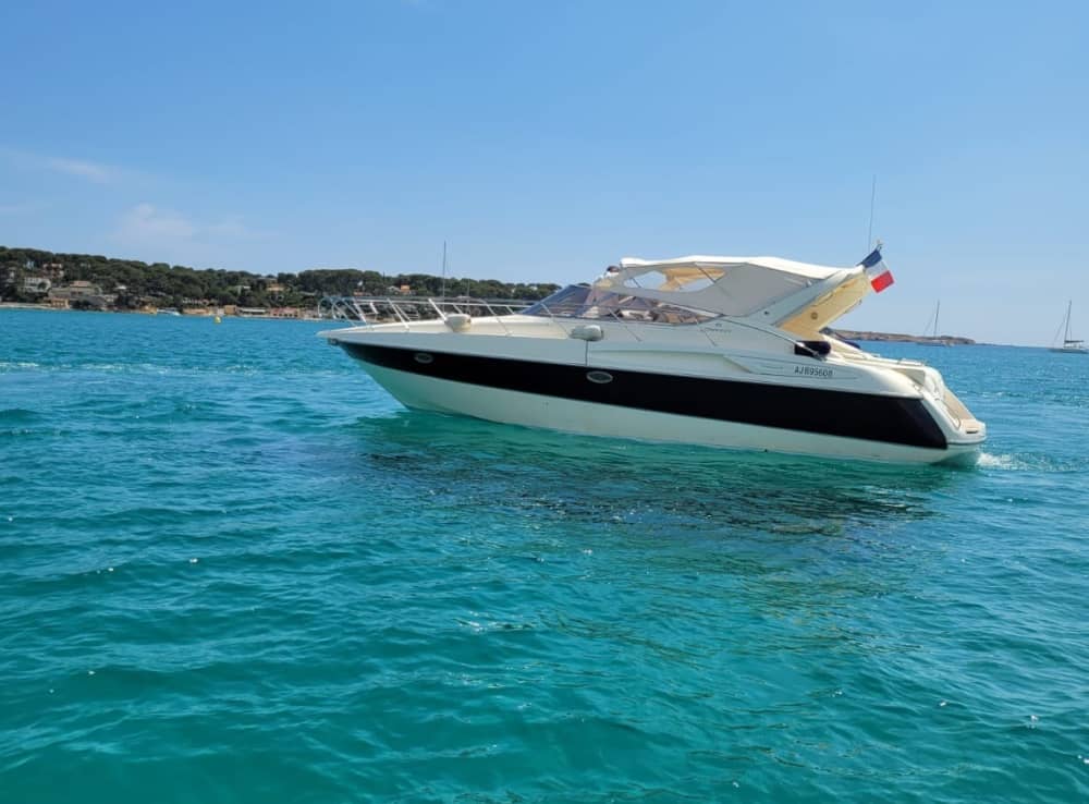 Scopri Bandol: una giornata intera di sole su un motoscafo.