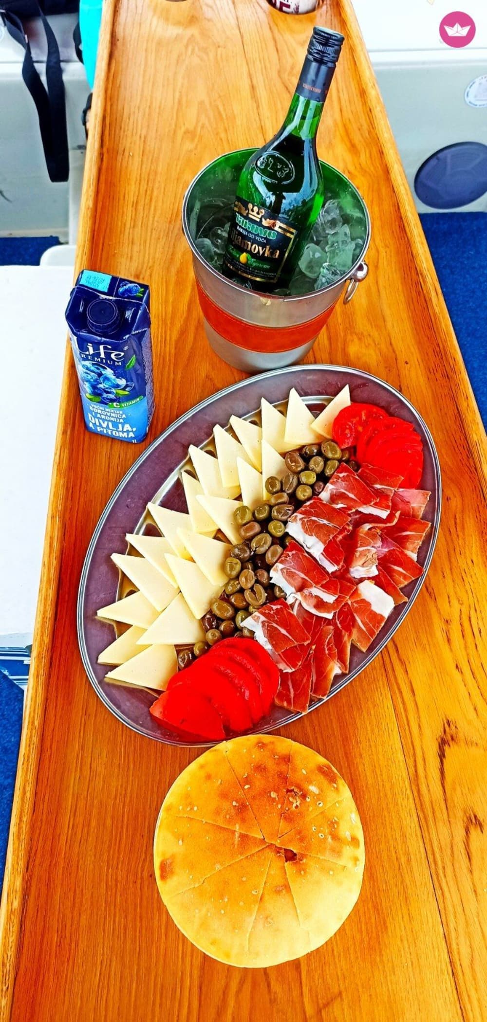 Aventura de barco com festa de dia inteiro: pôr do sol e karaokê noturno em Budva