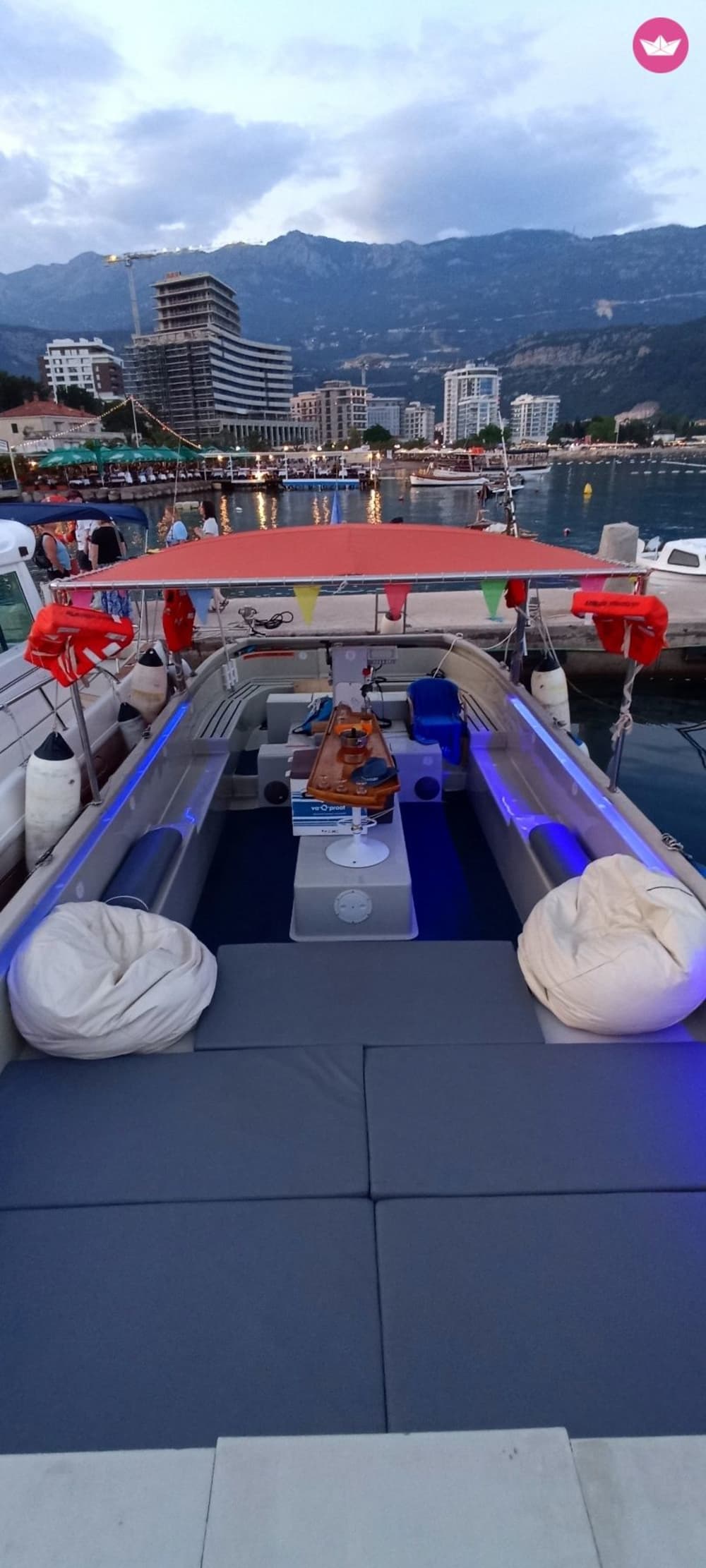 Aventura de barco com festa de dia inteiro: pôr do sol e karaokê noturno em Budva