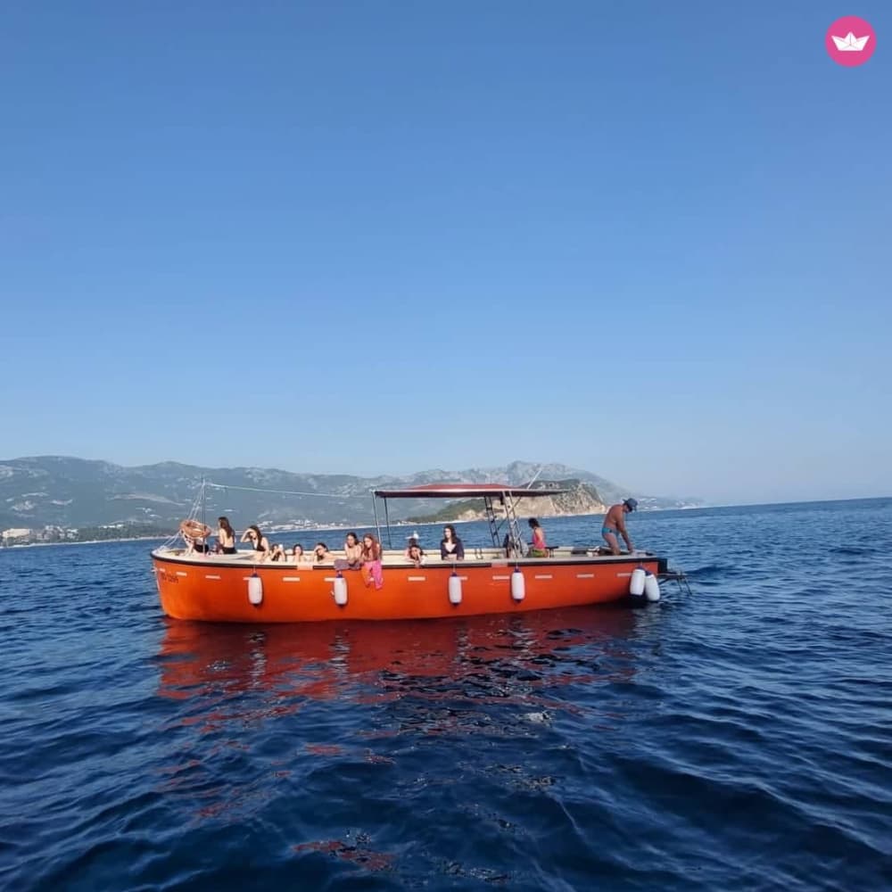 Aventura de barco com festa de dia inteiro: pôr do sol e karaokê noturno em Budva